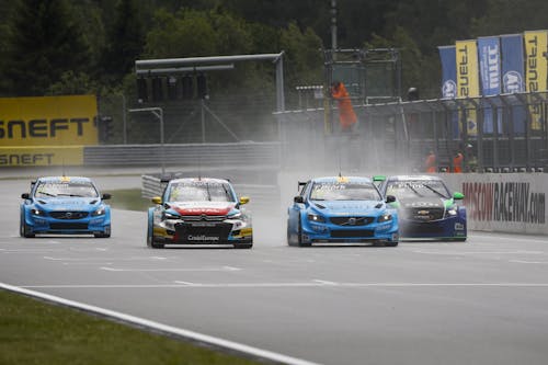 A hard but strengthening WTCC weekend in Russia for Polestar Cyan Racing