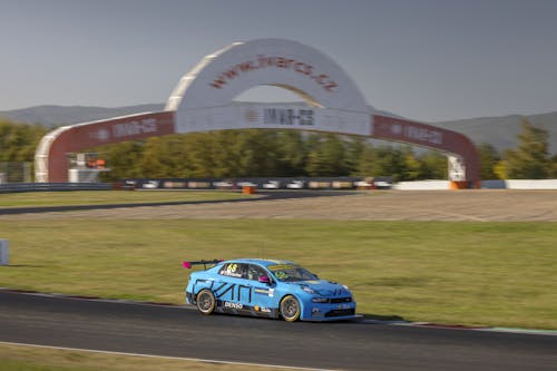 Yann Ehrlacher qualifies in the top three for WTCR in Czechia