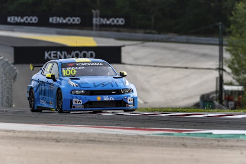 ​Flash report: Yvan Muller breaks into the top three of FP2 in Hungary