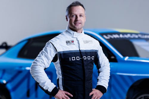 ​Three-time World Champion Andy Priaulx joins Lynk & Co Cyan Racing