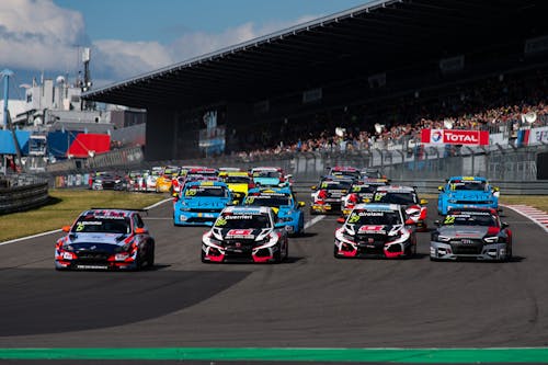 Yann Ehrlacher climbs the order in the first Nürburgring race