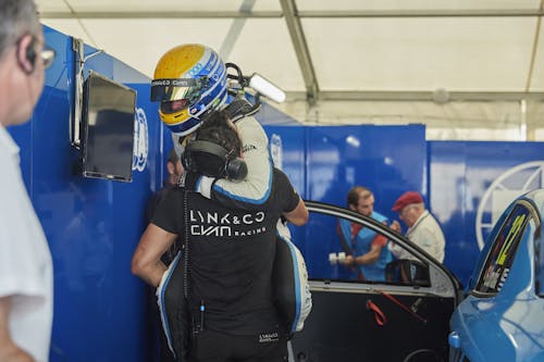 ​Santiago Urrutia and Yvan Muller claims both Vila Real pole positions